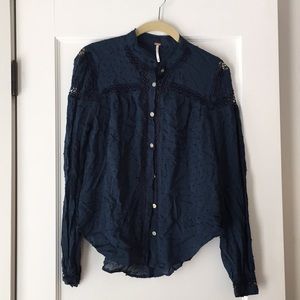 Free People ✨ long sleeve shirt sz XS